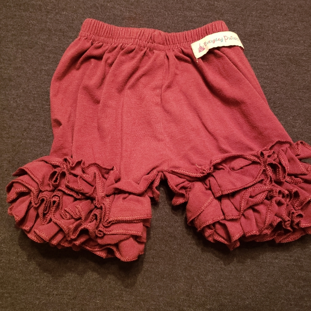 Ruffle shorties